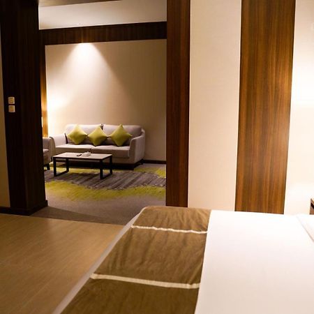 Azar Hotel Ahad Rafidah Екстериор снимка