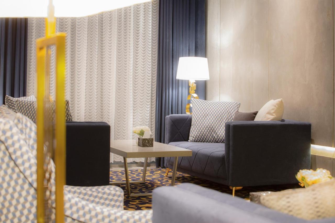 Azar Hotel Ahad Rafidah Екстериор снимка