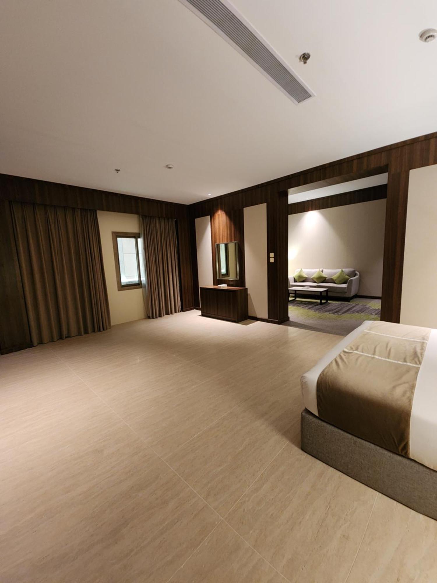 Azar Hotel Ahad Rafidah Екстериор снимка
