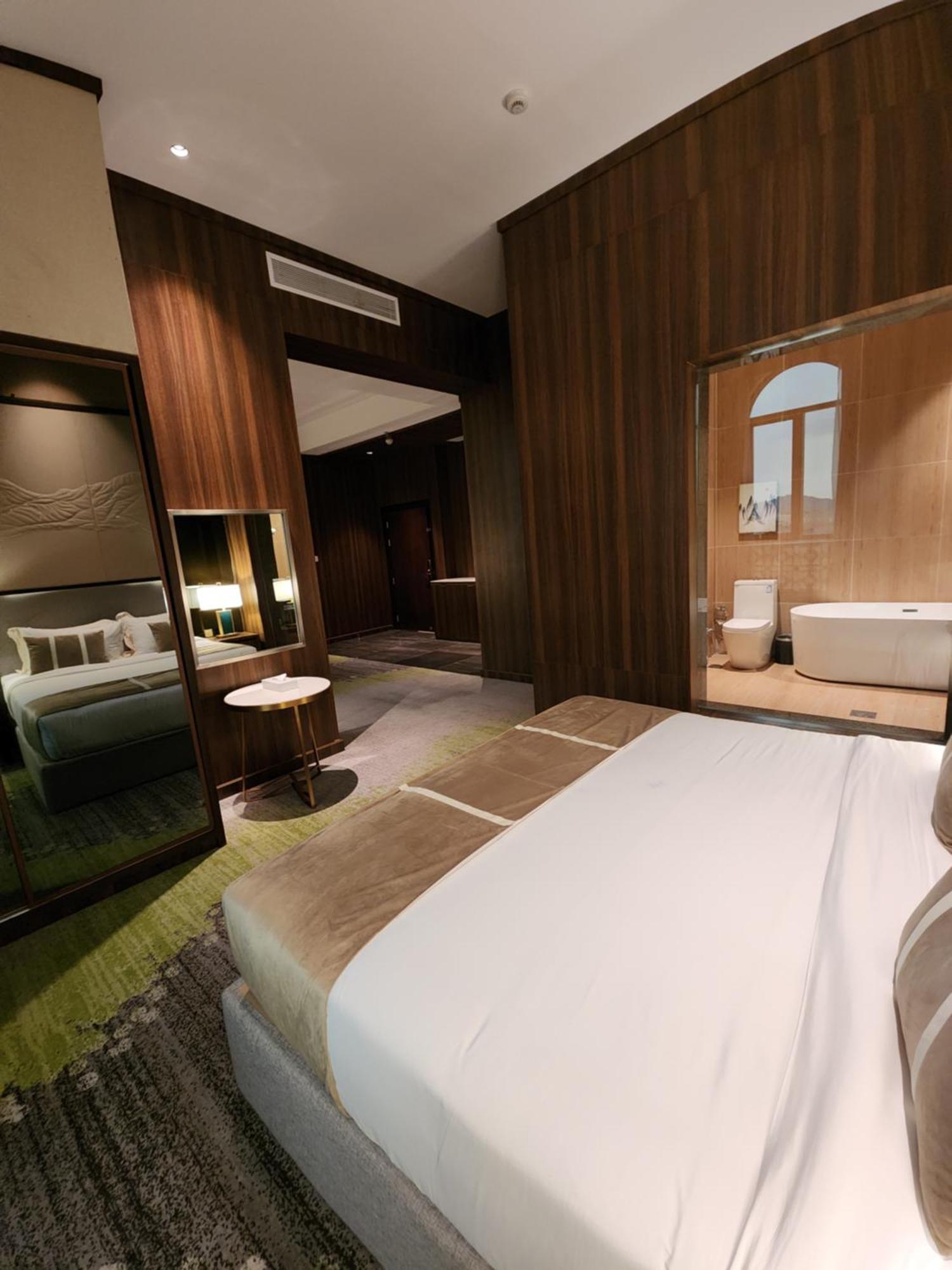 Azar Hotel Ahad Rafidah Екстериор снимка
